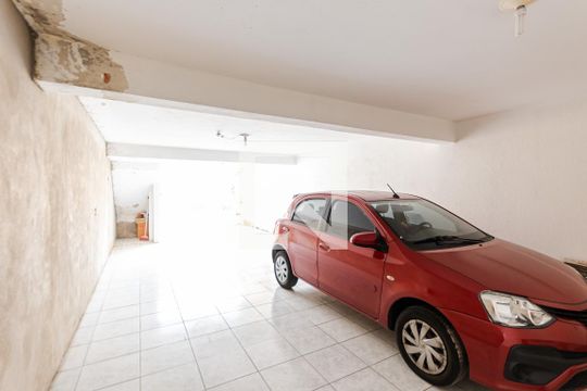 Garagem de casa à venda com 3 quartos, 250m² em Utinga, Santo André