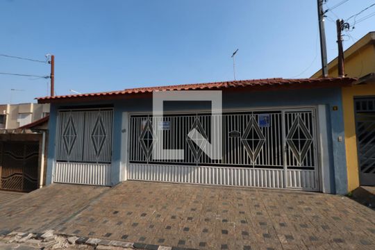 Fachada de casa à venda com 4 quartos, 220m² em Vila Tolstoi, São Paulo