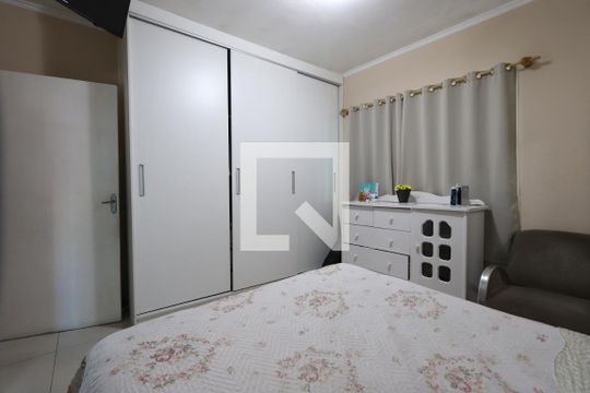 Suíte de casa à venda com 4 quartos, 220m² em Vila Tolstoi, São Paulo