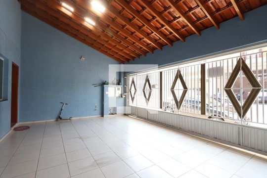 Garagem de casa à venda com 4 quartos, 220m² em Vila Tolstoi, São Paulo
