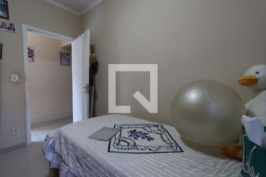 Quarto 2 de casa à venda com 4 quartos, 220m² em Vila Tolstoi, São Paulo