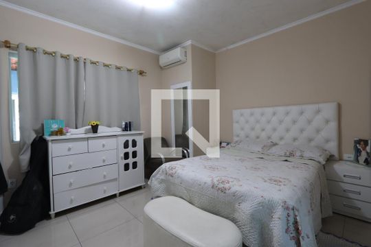 Suíte de casa à venda com 4 quartos, 220m² em Vila Tolstoi, São Paulo