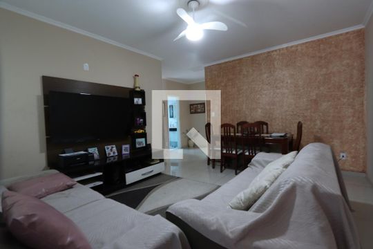 Casa à venda com 4 quartos, 220m² em Vila Tolstoi, São Paulo