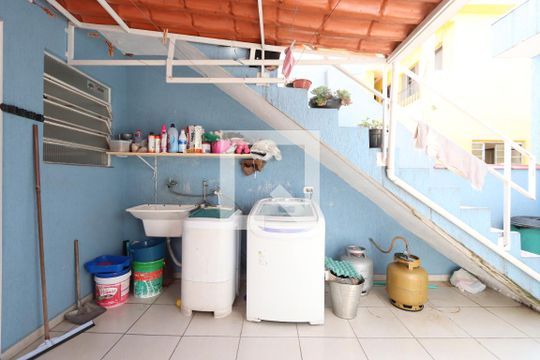 Lavanderia de casa à venda com 4 quartos, 220m² em Vila Tolstoi, São Paulo