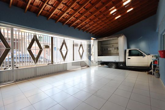 Garagem de casa à venda com 4 quartos, 220m² em Vila Tolstoi, São Paulo