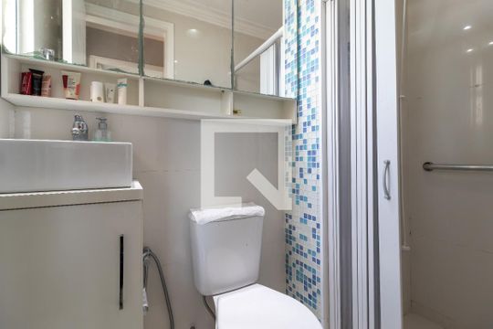 Banheiro de apartamento para alugar com 2 quartos, 50m² em Limão, São Paulo