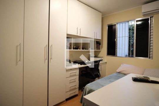 Quarto  de casa à venda com 2 quartos, 110m² em Vila Talarico, São Paulo
