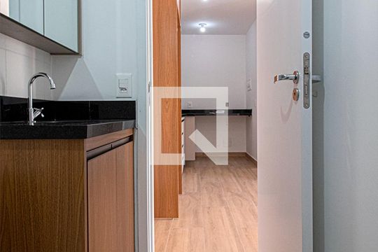 banheiro social_4 de apartamento para alugar com 2 quartos, 37m² em Ipiranga, São Paulo