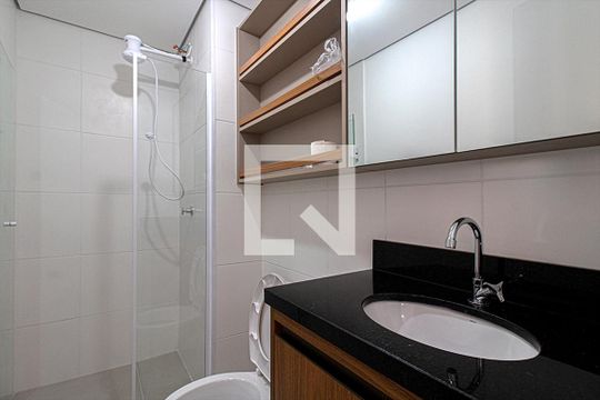 banheiro social_1 de apartamento para alugar com 2 quartos, 37m² em Ipiranga, São Paulo