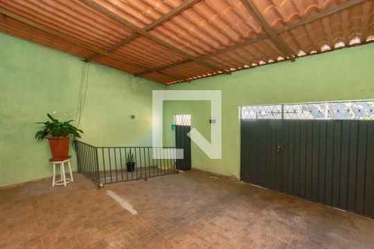 Garagem de casa à venda com 4 quartos, 180m² em Solar do Barreiro (barreiro, Belo Horizonte
