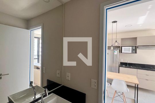 Banheiro de apartamento para alugar com 1 quarto, 35m² em Sumarezinho, São Paulo