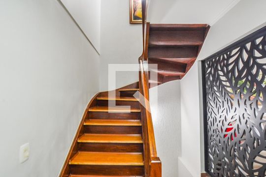 Escada de casa à venda com 2 quartos, 214m² em Vila Santa Teresa, Santo André