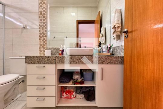 Banheiro da Suíte 3 de casa à venda com 3 quartos, 212m² em Parque das Nações, Santo André