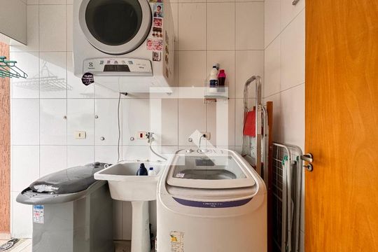 Lavanderia de casa à venda com 3 quartos, 212m² em Parque das Nações, Santo André