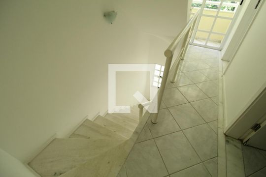 Escada para o segundo andar de casa de condomínio à venda com 3 quartos, 81m² em Jacarepaguá, Rio de Janeiro