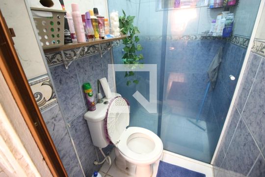 Banheiro de casa à venda com 2 quartos, 45m² em Padroeira, Osasco