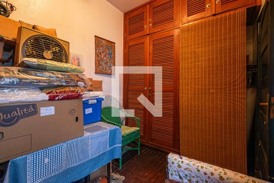 Quintal - Quarto de casa para alugar com 3 quartos, 190m² em Pinheiros, São Paulo