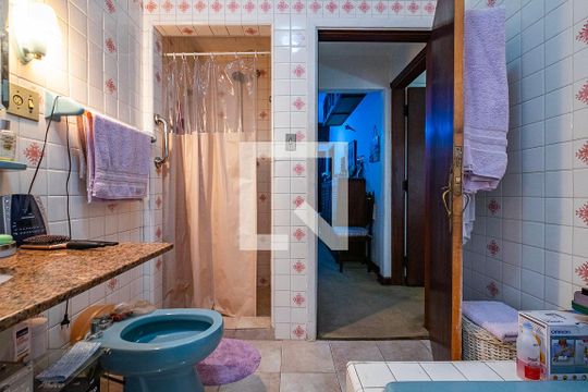Banheiro de casa para alugar com 3 quartos, 190m² em Pinheiros, São Paulo