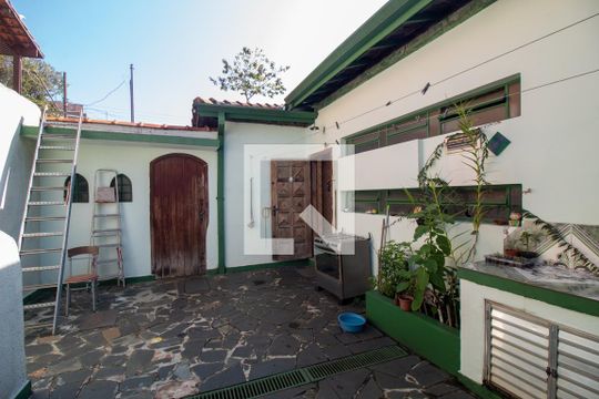Quintal de casa à venda com 2 quartos, 220m² em Chácara Santo Antônio (zona Sul), São Paulo