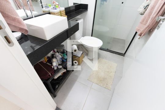 Banheiro de apartamento para alugar com 2 quartos, 36m² em Lapa, São Paulo