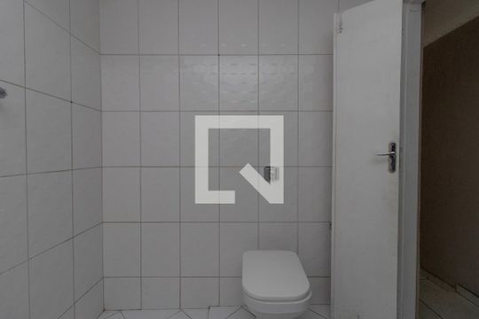 Banheiro 2 de casa para alugar com 2 quartos, 125m² em Conjunto Habitacional Jova Rural, São Paulo