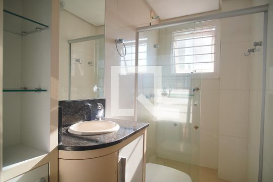 Banheiro da Suíte 4 de casa à venda com 5 quartos, 450m² em Vila Nova, Novo Hamburgo
