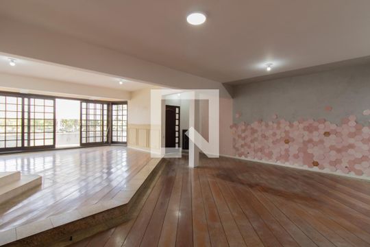 Casa para alugar com 7 quartos, 500m² em Jardim Pinhal, Guarulhos