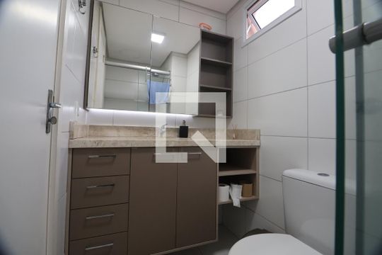 Banheiro de apartamento à venda com 2 quartos, 54m² em Fátima, Canoas