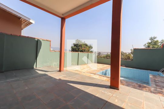 Quintal de casa à venda com 4 quartos, 408m² em Vila Cacilda, Jundiaí