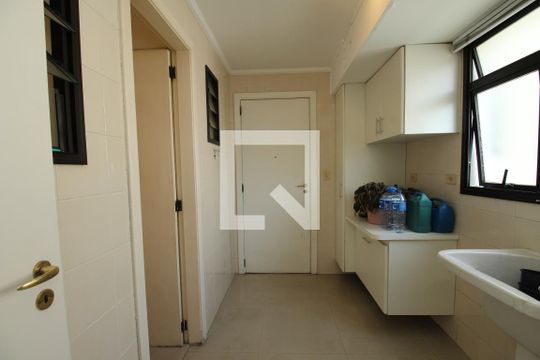 Área de serviço  de apartamento à venda com 3 quartos, 235m² em Vila Suzana, São Paulo
