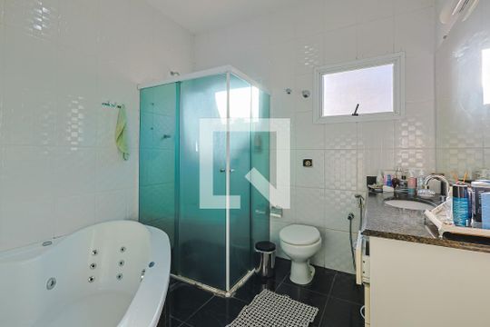 Banheiro da Suíte 1 de casa de condomínio à venda com 5 quartos, 560m² em Vila do Ouro, Nova Lima
