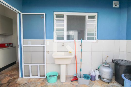 lavanderia de casa à venda com 3 quartos, 230m² em Parque Imperador, Campinas