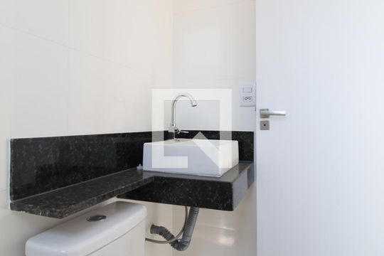 Banheiro da Suite de apartamento à venda com 3 quartos, 119m² em Copacabana, Belo Horizonte