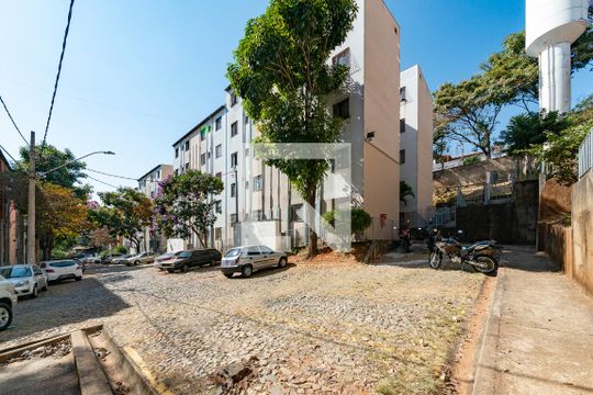 Garagem de apartamento para alugar com 2 quartos, 47m² em Barreiro(solar do Barreiro, Belo Horizonte