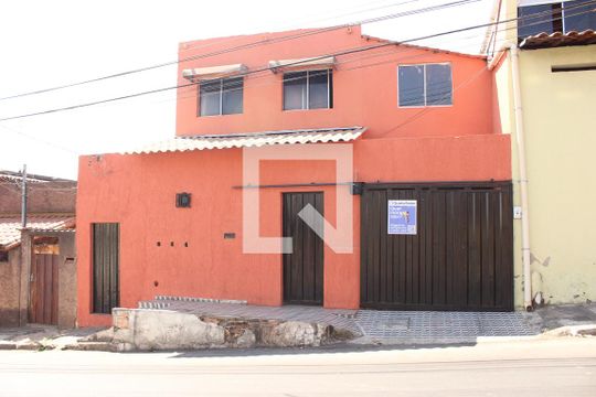 Fachada de casa à venda com 6 quartos, 187m² em Guanabara, Contagem