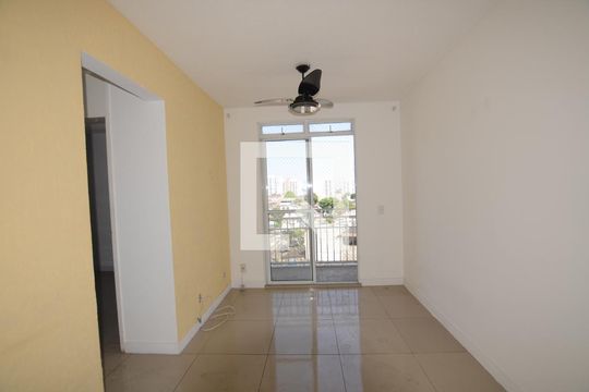 Sala de apartamento à venda com 2 quartos, 48m² em Parada de Lucas, Rio de Janeiro
