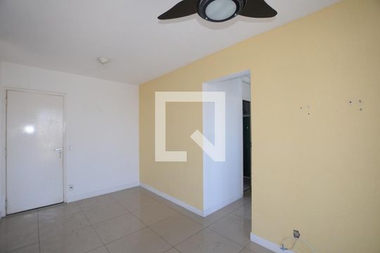 Sala de apartamento à venda com 2 quartos, 48m² em Parada de Lucas, Rio de Janeiro