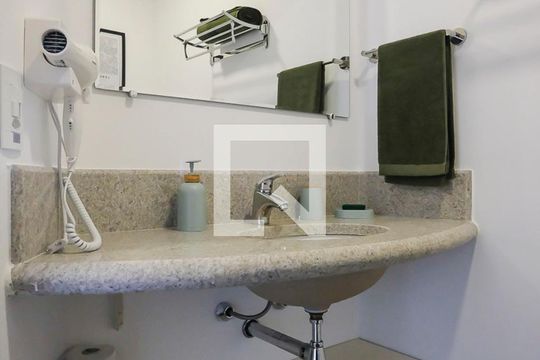 Banheiro de kitnet/studio para alugar com 1 quarto, 20m² em Santa Paula, São Caetano do Sul