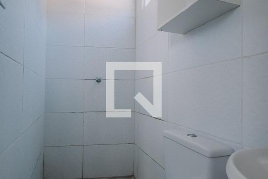 Banheiro de kitnet/studio para alugar com 1 quarto, 21m² em Engenho Velho de Brotas, Salvador