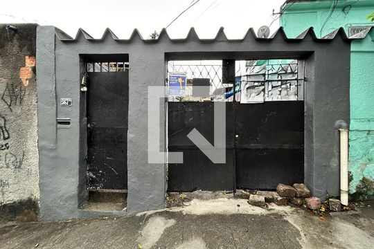 Fachada de casa para alugar com 1 quarto, 60m² em Encantado, Rio de Janeiro