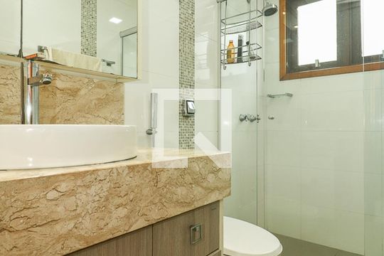 Banheiro da Suíte de apartamento à venda com 3 quartos, 270m² em Jardim Lindóia, Porto Alegre