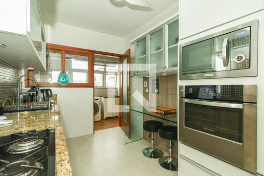 Cozinha de apartamento à venda com 3 quartos, 270m² em Jardim Lindóia, Porto Alegre