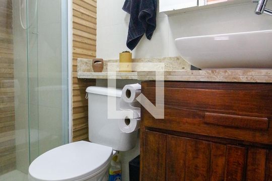Banheiro da Suíte de apartamento à venda com 4 quartos, 98m² em Parque Marabá, São Paulo