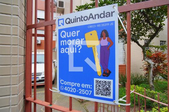 Plaquinha de kitnet/studio à venda com 1 quarto, 45m² em Vila Ipiranga, Porto Alegre
