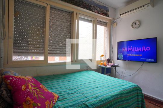 Sala  de kitnet/studio à venda com 1 quarto, 45m² em Vila Ipiranga, Porto Alegre