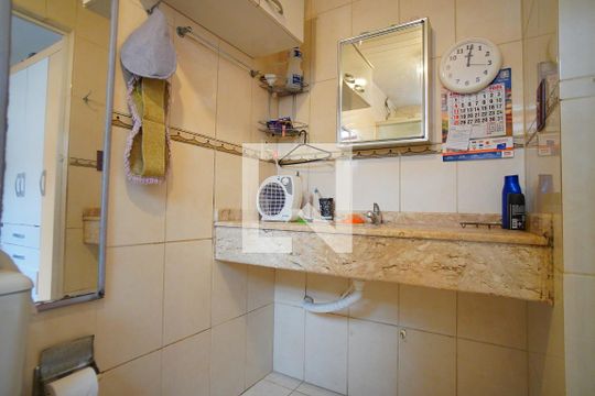 Banheiro Corredor de kitnet/studio à venda com 1 quarto, 45m² em Vila Ipiranga, Porto Alegre
