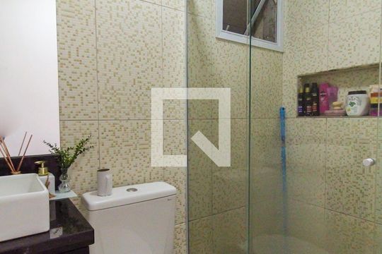Banheiro de apartamento à venda com 1 quarto, 40m² em Vila Carmosina, São Paulo