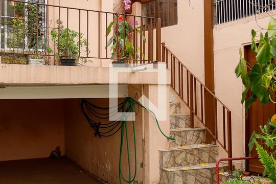 Garagem de casa à venda com 2 quartos, 226m² em Km 18, Osasco