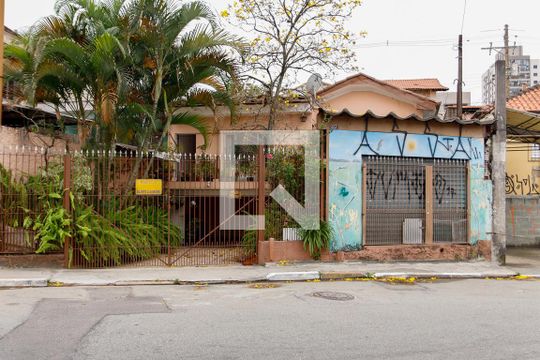 Fachada de casa à venda com 2 quartos, 226m² em Km 18, Osasco