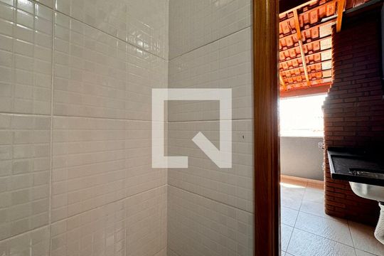 Banheiro 3 de casa à venda com 2 quartos, 150m² em Vila Santa Teresa, Santo André